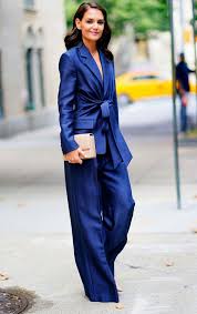 Pantalon confectionné dans un tissu en mélange de lin. Le Tailleur Pantalon A Un Mariage Tellement Tendance Thread Needles