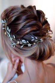 Homecoming Hairstyles To Slay The Night Trendiest Hairstyles For The Big Night Braidedupdo Homecom Bridal Hair Wreath Hair Vine Wedding Wedding Hair Wreath