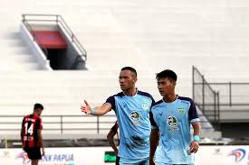 Highlights pertandingan antara persela lamongan vs ps barito putera yang berakhir dengan kemenangan ps barito putera setelah tertinggal 2 . Persela Vs Barito Putera Duel Sengit Tim Zona Merah Halaman All Kompas Com