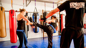Wann immer du als frau das bedürfnis spürst deinen stress abbauen zu wollen und deinen kopf frei zu bekommen, dann. Kickboxen Kung Fu Kids Krav Maga Selbstverteidigung In Giessen Indefense