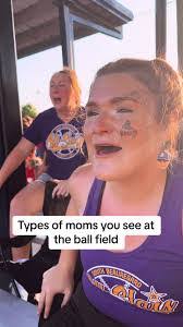 Kari Stratton's Instagram, Twitter & Facebook