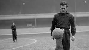 Paradojas del fútbol, desde un ángulo cerradísimo, abrió su propio camino a la gloria. Jueves 14 De Mayo Se Conmemora El Dia Del Futbolista Argentino Ayacucho Al Dia