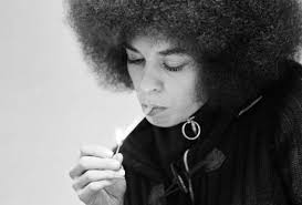Donne, razza e classe" di Angela Davis: quando l'oppressione è  intersezionale