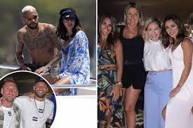 The pair are currently on holiday in the party islan… Qdcj 0t6ubfdgm
