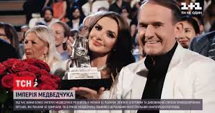 Цей період у медведчука віктора в біографії відзначений найбільшим впливом на владу. Zvidki U Podruzhzhya Medvedchuka Ta Marchenko Vzyalisya Groshi Na Kupivlyu Telekanaliv