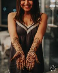 Neha Kakkar In 2020 Celebrity Weddings Neha Kakkar Mehndi Designs