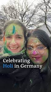 Carmen Casale's Instagram, Twitter & Facebook