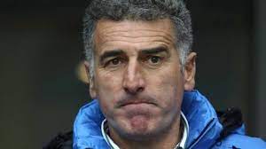 Fu proprio l'ucraino a immortalare il momento segnando il rigore decisivo, e lo sguardo ripetuto verso l'arbitro prima della rincorsa ha segnato una. Addio Milan Tassotti Mi E Venuto Il Magone Ma