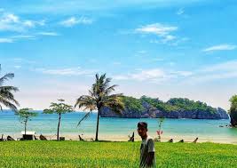 Pantai karanggongso, pantai di trenggalek asik buat camping! 10 Pantai Di Trenggalek Dengan Pemandangan Yang Memesona