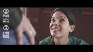 Un minuto en la vida de una enfermera y madre. Homenaje en el día de la  enfermería.