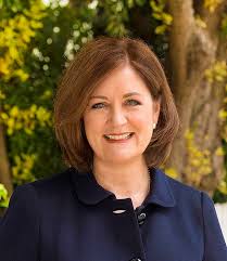 Sara Henderson's Instagram, Twitter & Facebook