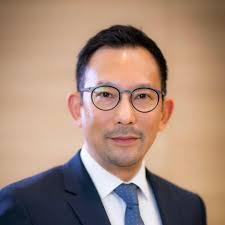 Wacin Buddhari : A patient with horizontal aorta