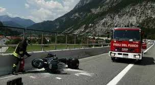 Scopri l'evoluzione di autostrade tech e le soluzioni dedicate a infrastrutture e trasporti. Sbandata In Moto Sull Autostrada A23 Centauro Veronese Cade E Muore