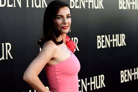 Les films de ayelet zurer en streaming et téléchargement gratuit. Netflix Wants To Make Its Dubbed Foreign Shows Less Dubby The New York Times