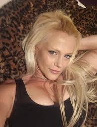 Erin Whitford's Instagram, Twitter & Facebook