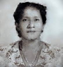 Doña Corina Cordero de Bósquez, una hermosa persona, lucho mucho por su  familia, le gustaba las plantas, ya que le gustaba utilizarlas para remedio  caseros para ayudar a sus vecinos, apasionada de