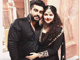Arjun has a younger sister anshula kapoor. Who S A Better Actor Sonam Kapoor Or Arjun Kapoor Sister Anshula Replies