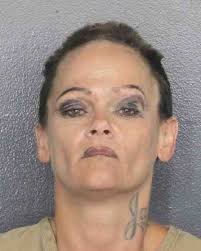 👤 Name: KENDALL, CASEY 🚨 Arrested: 05/03/2025 🆔 Arrest Number: 582500260  🚔 Arrested by: HALLANDALE 💼 Charges: 1) ROBBERY BY SUDDEN SNATCHING WO  FIREARM OR WEAPON (Status: PENDING TRIAL) 2) TAMPERING W/WITNESS