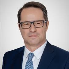 Nach der besten Bundesligasaison darf ich mich auch Staatsmeister im Herren  Doppel und im Mixed Doppel nennen und freue mich über den dritten Platz im  Herren Einzel. Ich bin stolz auf das