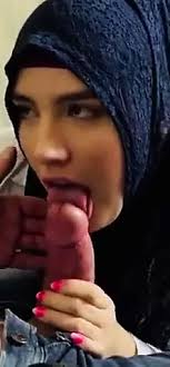 Arab Girl with a Hijab Gives a Nice Blowjob: Free Porn 6e | xHamster