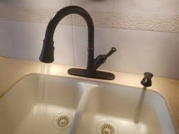 Delta kitchen faucet sink bathtub faucet kitchen pulls kitchen and bath traditional kitchen faucets kitchen handles delta faucets bathroom faucet repair. Delta Savile 19949z Rbsd Dst Pull Down Kitchen Faucet For Sale Online Ebay