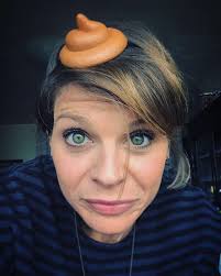 X-এ Alessandra Amoroso: "Stormo di uccelli 🐦 dopo l'abbuffata di questi  giorni...sulla mia testa! 💩😂😂😂 #aiuto #cretinitaassoluta #rideresempre  https://t.co/r3AWnqVZeh"