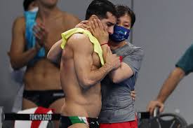 El saltador español nico garcía realizó las cuatro primeras series de saltos rozando la zona de clasificación para las semifinales de 3 metros de trampolín en la disciplina de saltos. Joxrv6pqg430bm