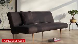 Das schlichte und stilvolle innovation unfurl schlafsofa überzeugt durch sein geradliniges design ohne. Unfurl Sofa Bed From Innovation Usa Danish Designed Sofa Bed Youtube