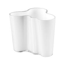 Alvar aalto created the aalto vase in different sizes and colours for the world fair in paris in 1937. Iittala Aalto Vase 95 Mm White Finnish Design Shop