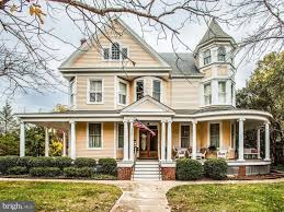 1907 Queen Anne Victorian In Fredericksburg Virginia Old Houses Old Houses For Sale Victorian Homes