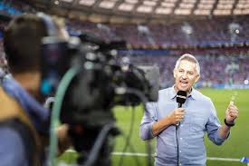 Official gary lineker facebook page. Gary Lineker Bbc Pruft Diskriminierungsbeschwerde Wegen Glatzkopf Witz Focus Online