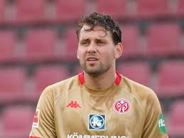 Ádám csaba szalai (born 9 december 1987) is a hungarian professional footballer who plays as a forward for bundesliga club mainz 05 and the hungary national . Fsv Mainz 05 Nach Eskalation Um Adam Szalai Gibt Es Nur Verlierer Fussball