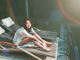 吳若希（英語：jinny ng yeuk hei；1992年5月23日－），香港女歌手、演員及節目主持，現為無綫電視經理人合約藝員和星夢娛樂旗下女歌手。 2009年，16歲的吳若希與朋友在卡拉ok被星探發掘。 é€£è©©é›…æ›¬æ± é‚Šæ³³ç…§ å³è‹¥å¸Œç•™è¨€æŒ‡ä½¢ä¼¼è'—å'—xx å°çœ¼ç›çœ‹å¤§å¨›æ¨‚ å¤§å¨›æ¨‚å®¶ Fanpiece