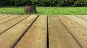 How to put down decking in a garden. Building Ground Level Decking