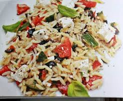 Risoni Salat Mit Feta Und Oliven Rezept Salate Mit Fleisch Feta Salat Salat Mit
