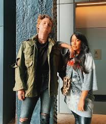 In 2018, she began dating 5sos singer luke hemmings. Luke Hemmings 5sos Luke Luke Hemmings 5sos