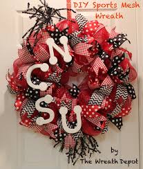Thanks for taking the time to show us how we too can have a beautiful holiday wreath. Diy Sports Mesh Wreath Team Spirit The Wreath Depot