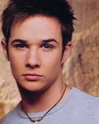 Qué fue de Ryan Merriman? 🤔🤔 Seguro que reconoces a este actor. Ryan Earl  Merriman nació el 10 de abril de 1983 Su incursión en la actuación comenzó  a la edad de