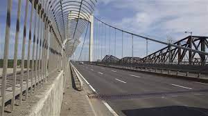 Il possède la portée la plus longue de tout les ponts suspendus canadiens. Le Pont Pierre Laporte Inaugure Il Y A 45 Ans Radio Canada Ca