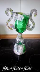 Upcycling Pokal Aus Plastikflaschen Bester Trainer Diy Pokal Bauen Art Attack Harry Potter Weihnachten Harry Potter Halloween Harry Potter Thema