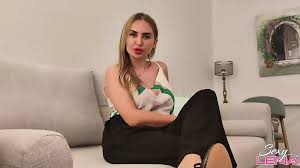 Chloe Faye Strippers In The Hood - Erotic Poses Filmed