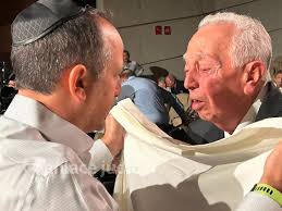 Hilando historias", Mayer Zaga Galante es aclamado por un auditorio lleno