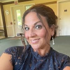 Kari Meadows's Instagram, Twitter & Facebook