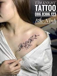 Đặc biệt là khi các bạn diện lên cho mình những chiếc áo khoét cổ sâu để lộ ra bộ ngực trắng nõn với một hình xăm đẹp nằm ngay trước ngực. Tattoo For Girl Hinh XÄƒm Hinh XÄƒm Hoa XÄƒm