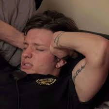 I'm tired 😪 all my fans don't text me anymore no one loves me again  💔😢I'm feeling bad now 😪💔💔