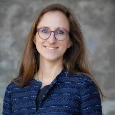 Julie Wynne's Instagram, Twitter & Facebook