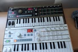 Der r3 kostet nicht wirklich viel mehr, ist dem microkorg xl aber haushoch. Pin Auf Synthsvoice