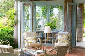Sally Quinn And Ben Bradlee Host A Cocktail Party At Grey Gardens Grey Gardens House Grey Gardens Home And Garden