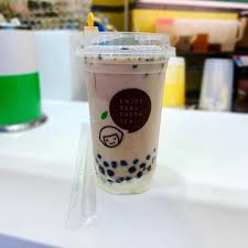 happy lemon oreo脆脆奶茶加珍珠 30 中學時期既台飲仲未咁盛行 當時既happylemon都係比較有名氣既珍奶店舖 佢地既珍奶麻麻地 反而小編最中意佢地既oreo奶茶 好多oreo脆脆係面 飲落係台式既奶茶味 每一 beer glasses glassware shot glass
