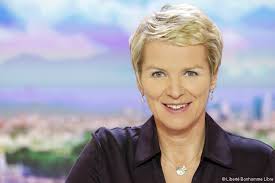 En cinq minutes, elle met ko un parrain de la mafia pharmaceutique. Elise Lucet Marraine De La Rochambelle Liberte Caen